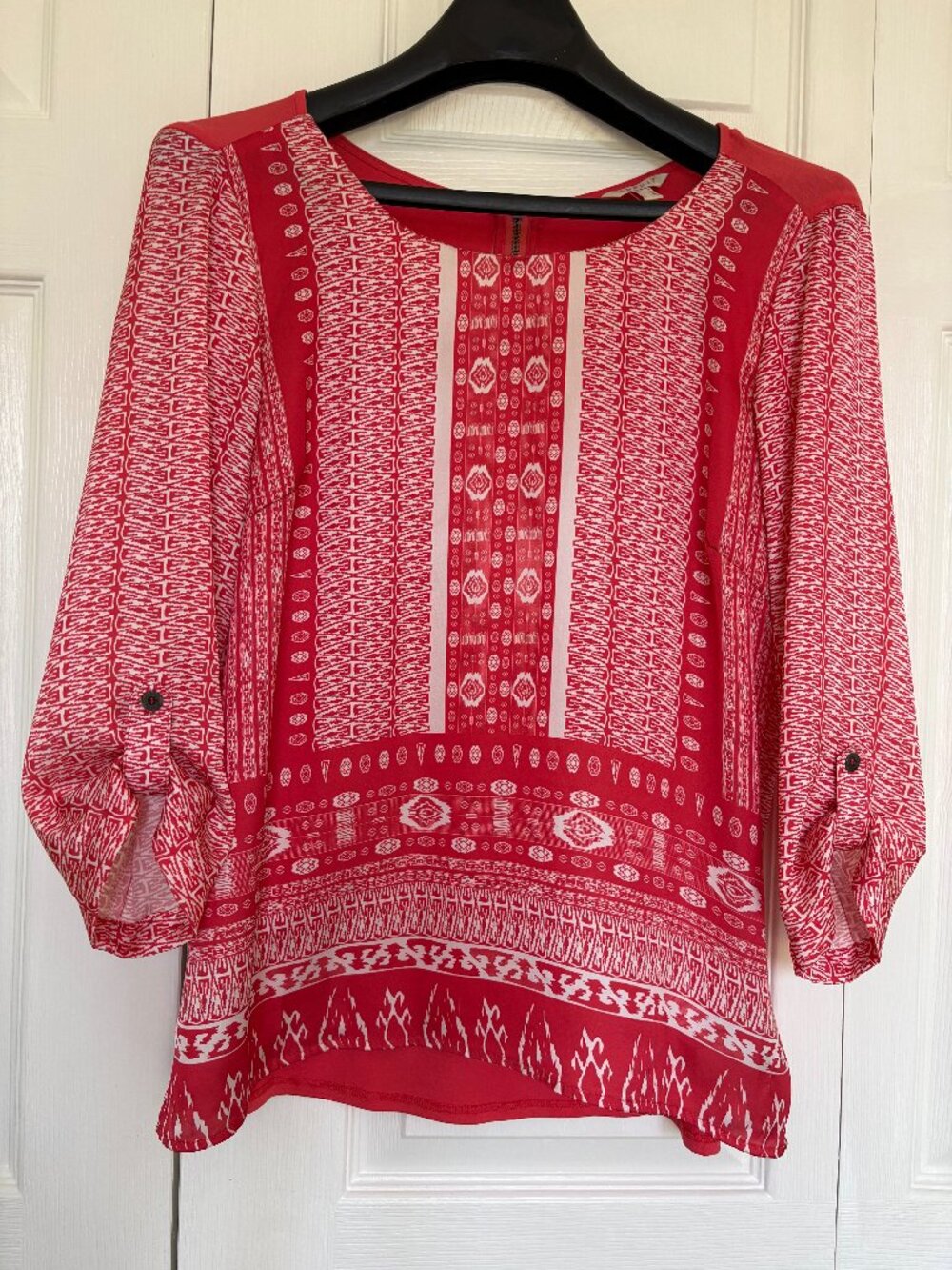 Esprit Salmon/Coral & White Geometric Ikat Roll-Tab Sleeve Top - Size M